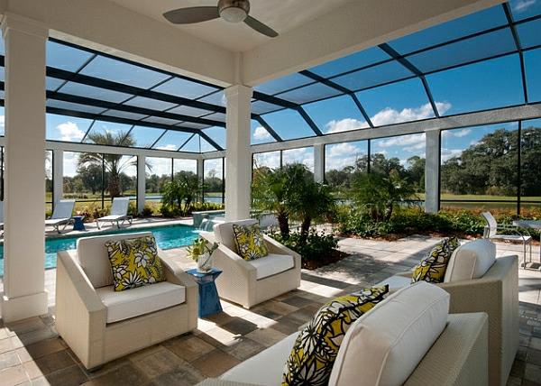 piscine à la maison porche couvert fenêtre panoramique