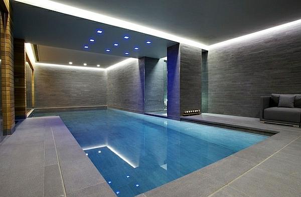 piscine à la maison minimaliste