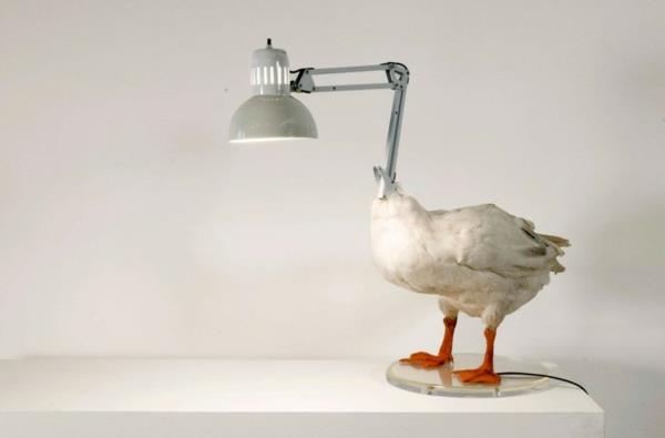 sebastian errazuriz conçoit des projets d'art lampe de table