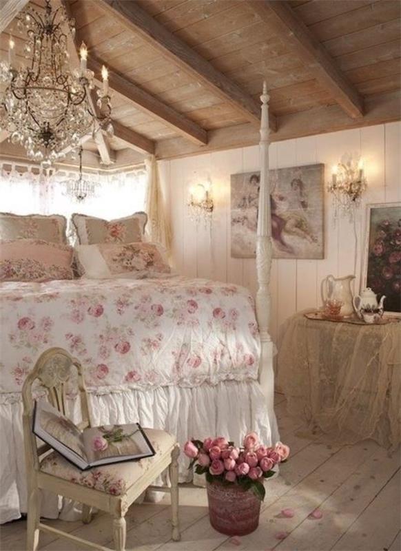 shabby chic sypialnia elementy kwiatowe żyrandol róże
