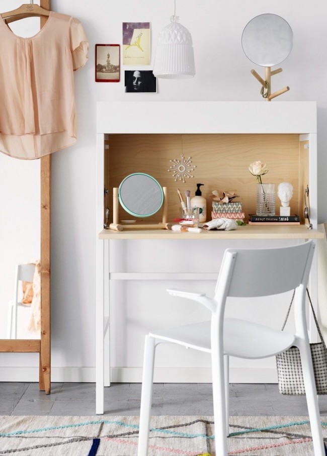 Kompakte Version des Schminktischs in modernem Design von IKEA