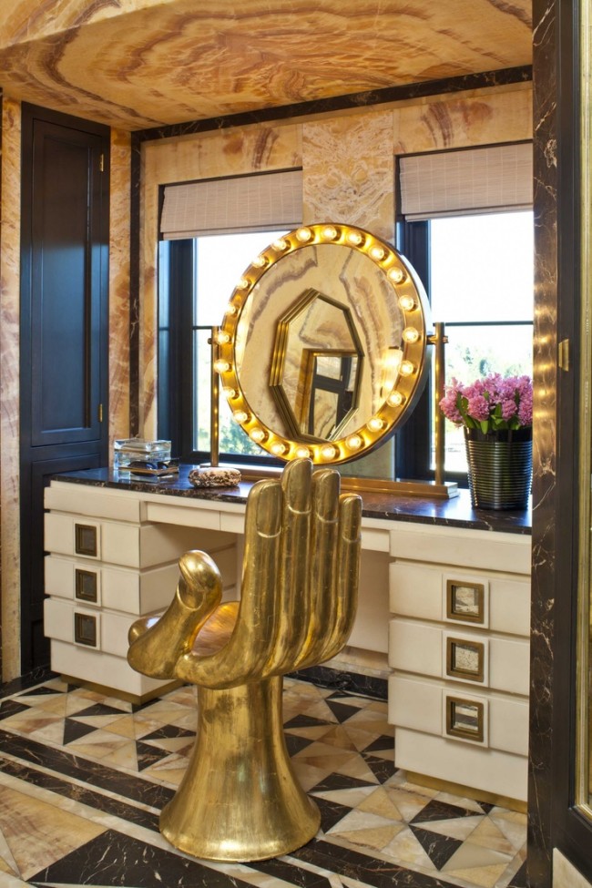 Für Art Deco öffnet sich hier ein im Allgemeinen endloser Raum. Dieses Thema wird ebenso im Stil des Kitschs geliebt.