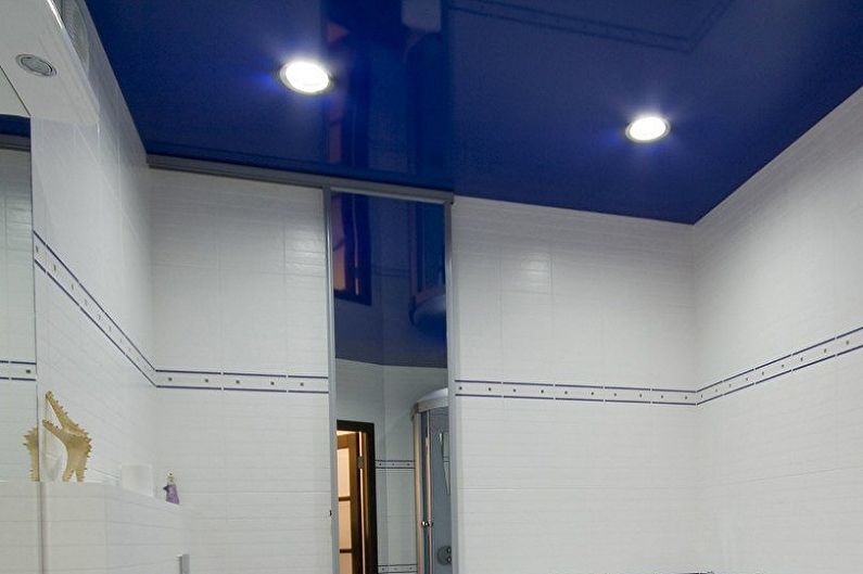 تصميم حمام أزرق - تشطيب بالسقف