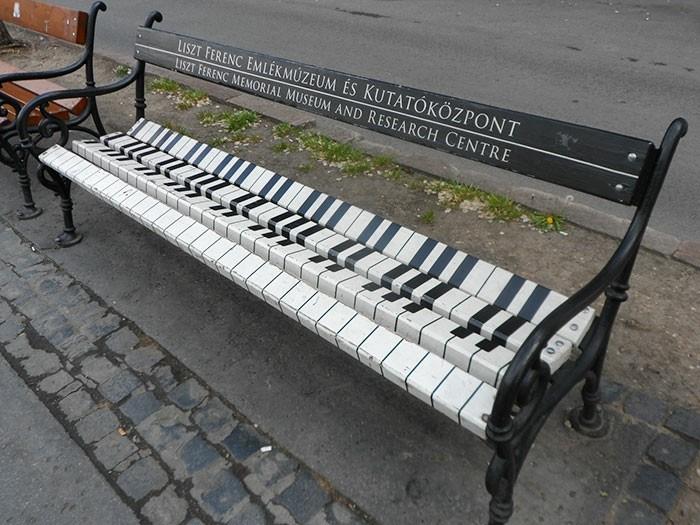 ławka piękna ławka miejska budapeszt andrassy ave piano