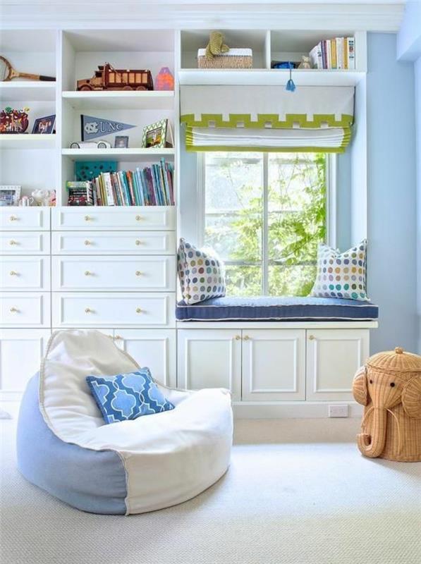 beanbag pomysły na życie pokój dziecięcy niebieskie ściany dywany książki rolety rzymskie