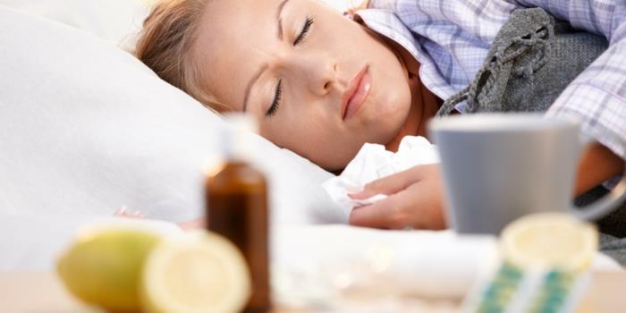 Le pouvoir du virus de la grippe d'été remède naturel thé au gingembre citron