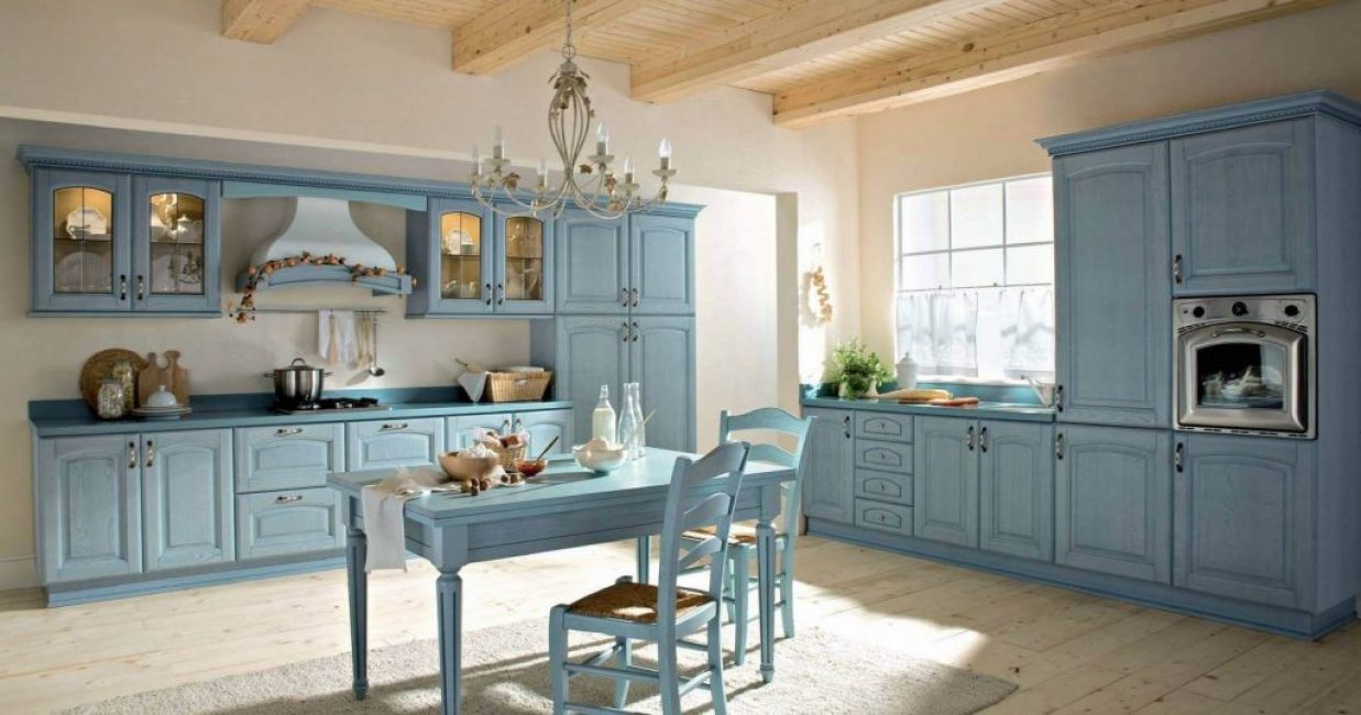 Küche in blassblauen Tönen