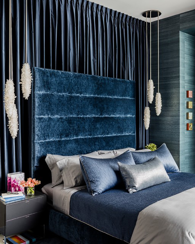 غرفة النوم باللون الأزرق: تشطيب غرفة النوم بدرجات مختلفة من اللون الأزرق