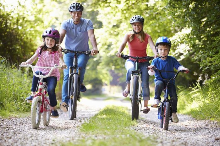 sports pour enfants cyclisme parents famille nature