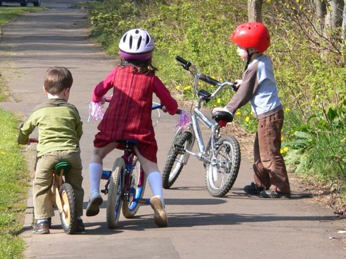 sports pour enfants cyclisme petits enfants