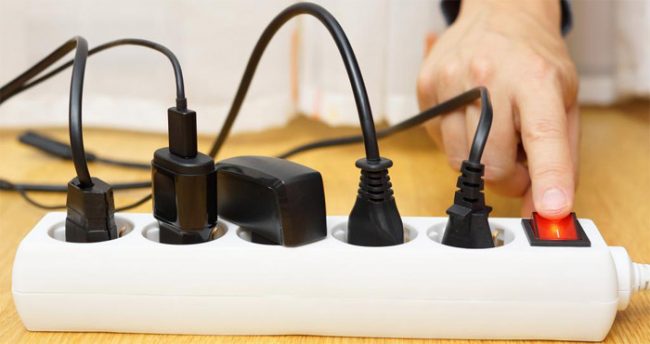 Bevor Sie ein Gerät zur Spannungsstabilisierung kaufen, müssen Sie den Stromverbrauch von Elektrogeräten berechnen
