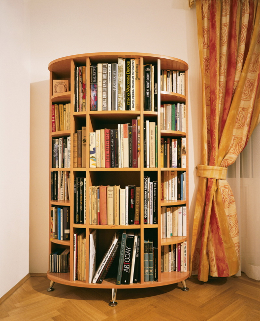 Es wird empfohlen, das Bücherregal im Wohnzimmer, Schlafzimmer oder Flur zu platzieren