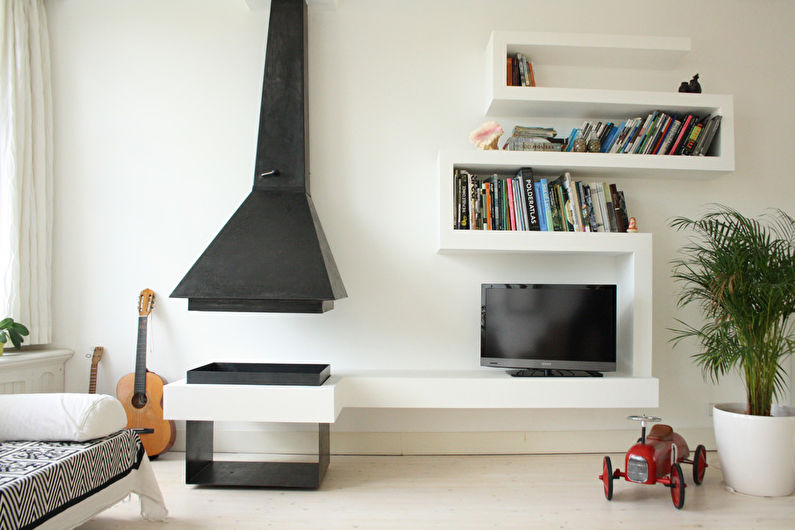 Stěna s TV - TV v obývacím pokoji s krbem