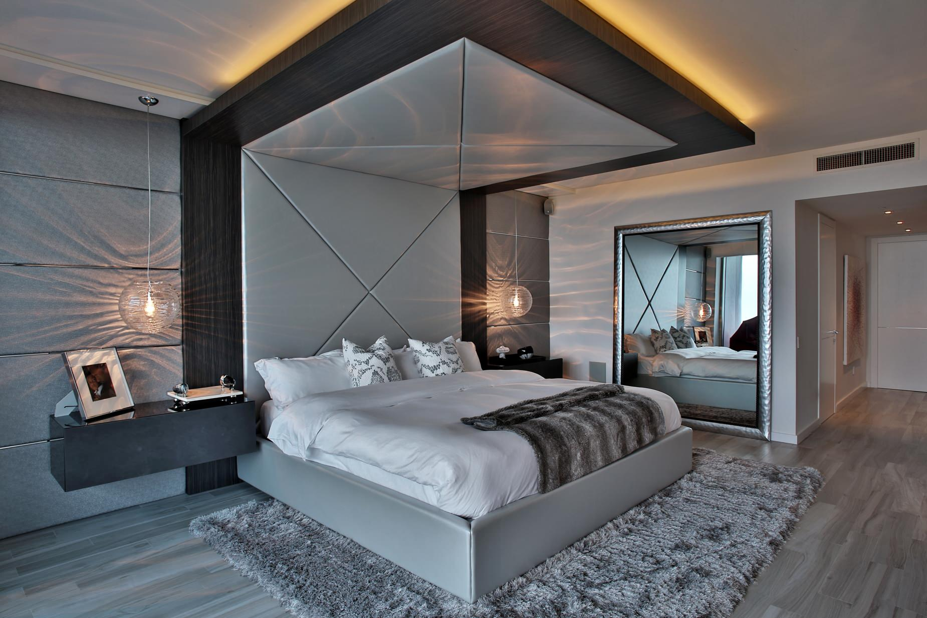Уютна сиво-лилава спалня затихва с неоново осветление