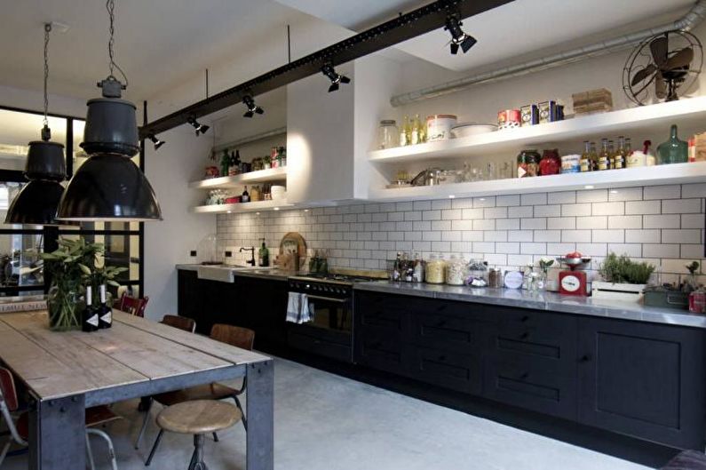 Интериорен дизайн на кухня в стил таванско помещение - снимка