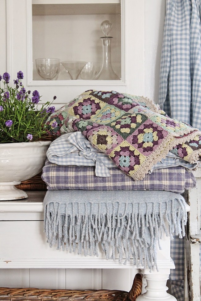 Záclony a textil hrají důležitou roli při vytváření stylu Provence