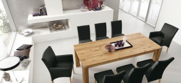 salle à manger élégante avec table en bois massif