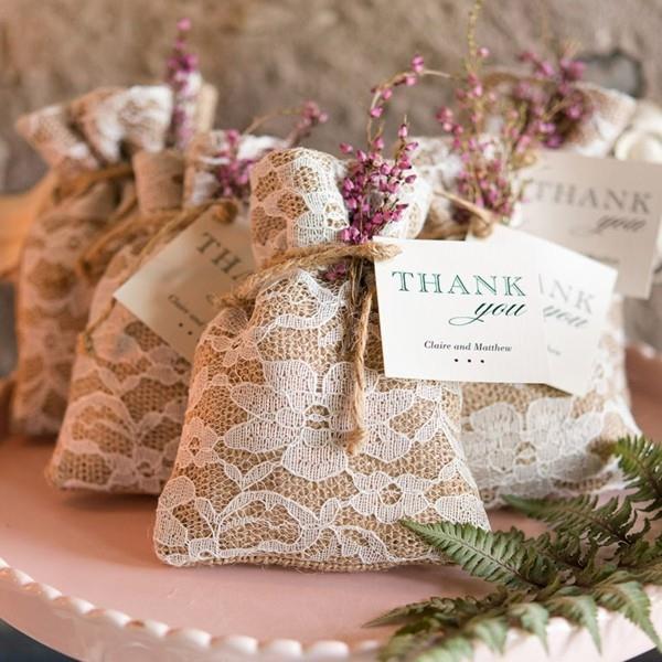 Twórz torby z tkaniny z lawendowymi przysługami ślubnymi