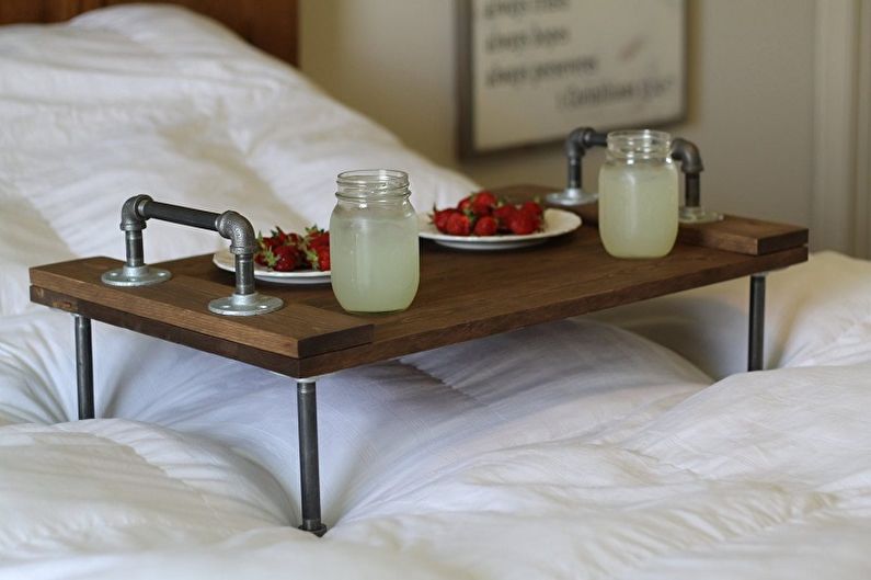 Маса за закуска в леглото - Как да изберем правилния модел