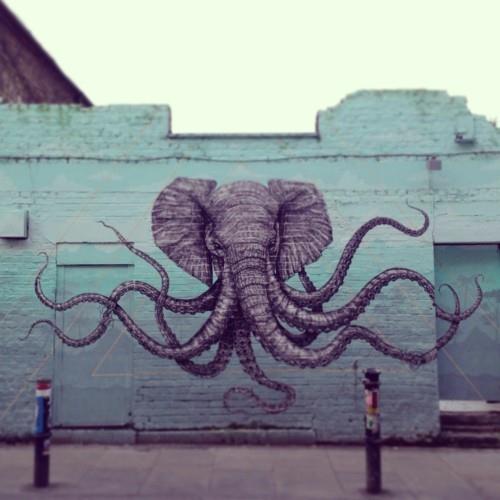 éléphant drôle d'art de rue
