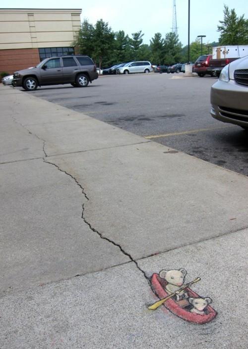 souris d'art de rue dans la rivière