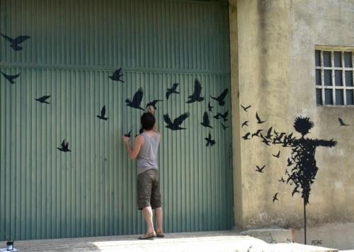 oiseaux d'art de rue au garage