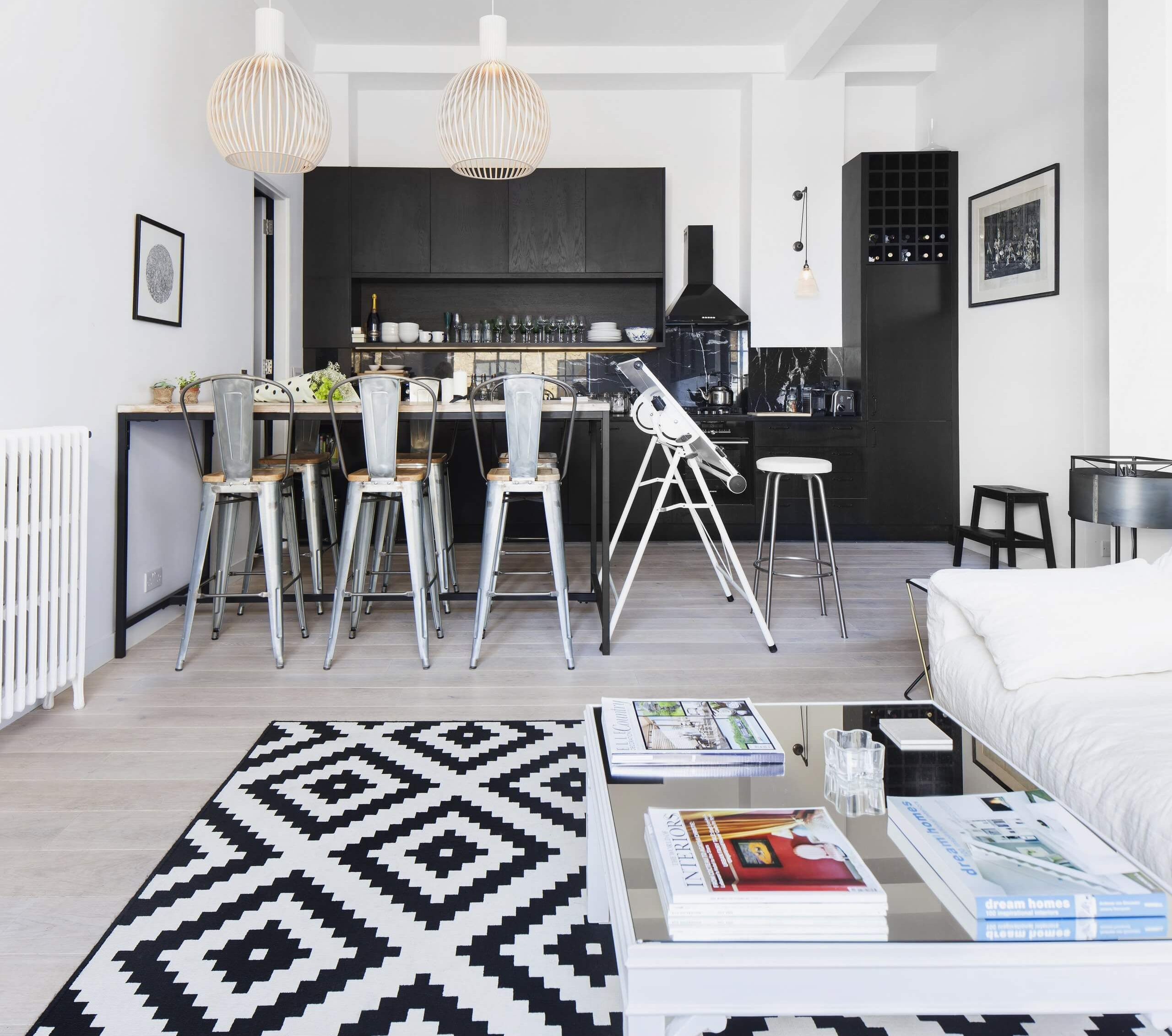 Studio-Apartment in Kontrastfarben