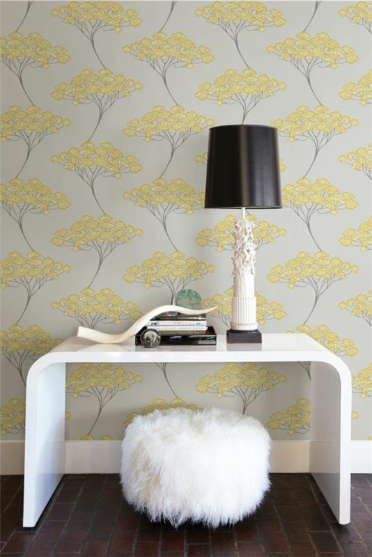 papier peint avec motif floral et accents jaunes