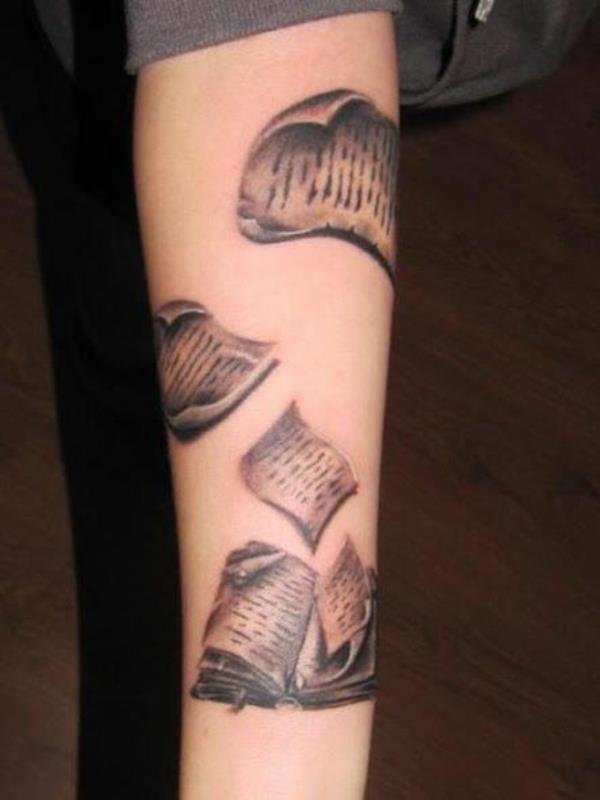 idées de tatouage pages de livre haut du bras avant-bras