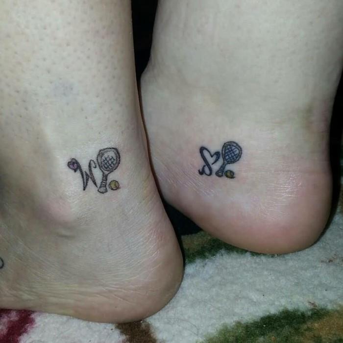 idées de tatouage de cheville pour les deux pieds