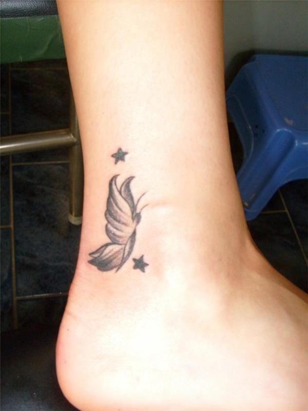 tatouage de papillon de cheville pour les femmes