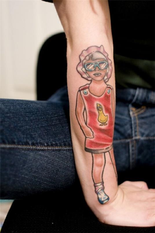 motifs de tatouage fille colorée avant-bras