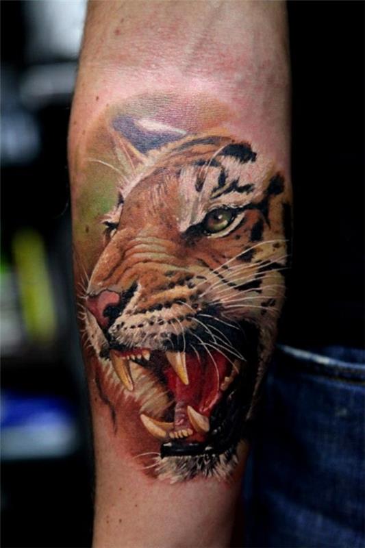 tatuaże na ramieniu dzikie motywy zwierzęce