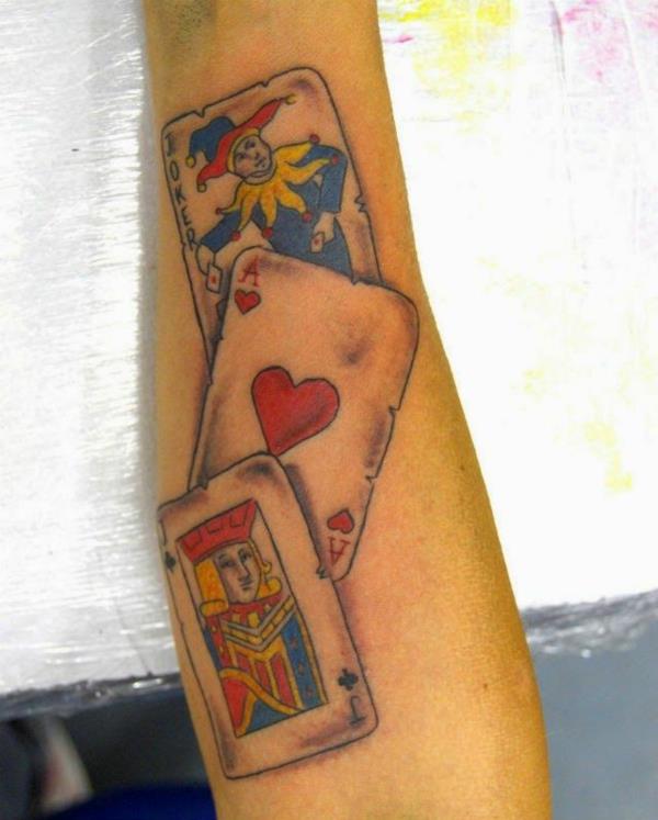 tatouage avant-bras images cartes à jouer tendances
