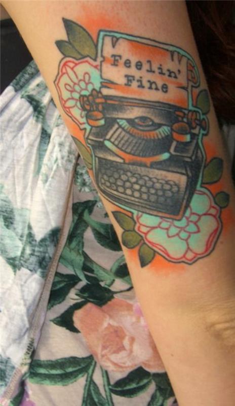 machine à écrire de motifs d'avant-bras de tatouage