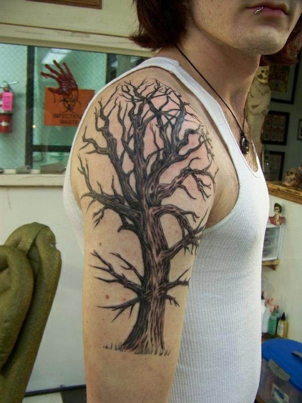 Idées de tatouages ​​​​pour le tatouage du haut du bras motif d'arbre