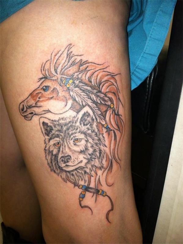 idées de tatouages ​​​​pour le tatouage du haut du bras loup et cheval