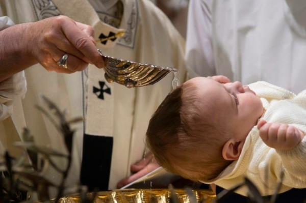 baptême église rituel de l'eau