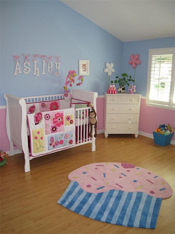 dywan pokój dziecięcy zabawny design świeża farba ścienna niebieska różowa