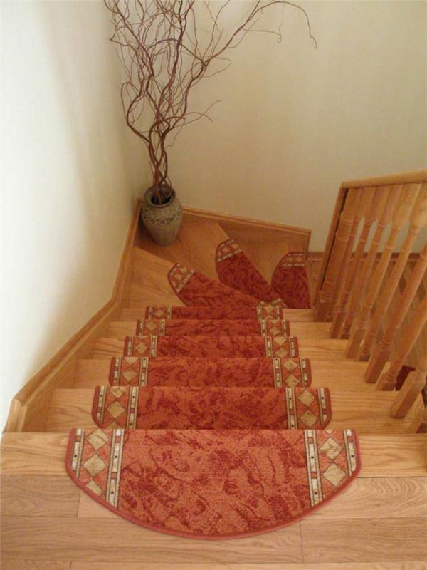 tapis pour escaliers escaliers en bois motif rouge