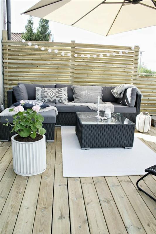 terrasse design petite terrasse plantes tapis de sol en bois