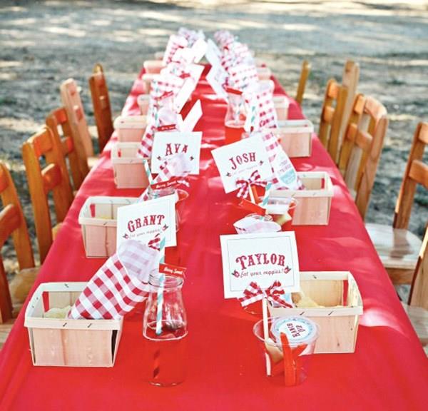 obrus czerwona biała kratka oryginalna dekoracja stołu