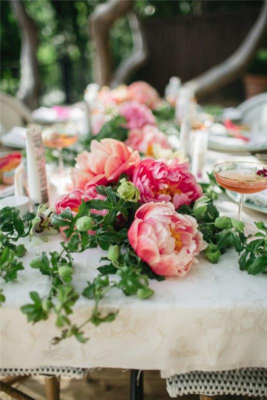 dekoracje stołowe garden party kwiaty pomysły na dekoracje ogrodowe