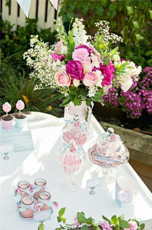 dekoracja stołu pomysły na przyjęcie w ogrodzie dekoracja ogrodowa kwiaty biały obrus