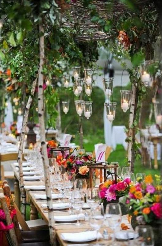 dekoracje stołu pomysły na przyjęcie w ogrodzie bajkowe lampki piękne kwiaty rustykalne