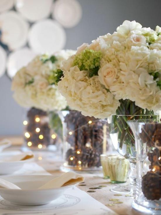 dekoracje stołu wesele zimowe szyszki hortensja róże