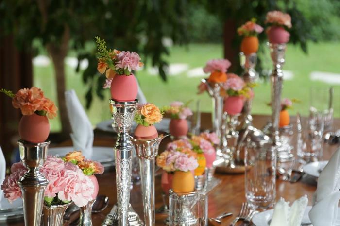 dekoracje stołu wielkanoc dekoracje stołu wielkanoc pomysły pisanki wazony wiosenne kwiaty świeczniki srebrne
