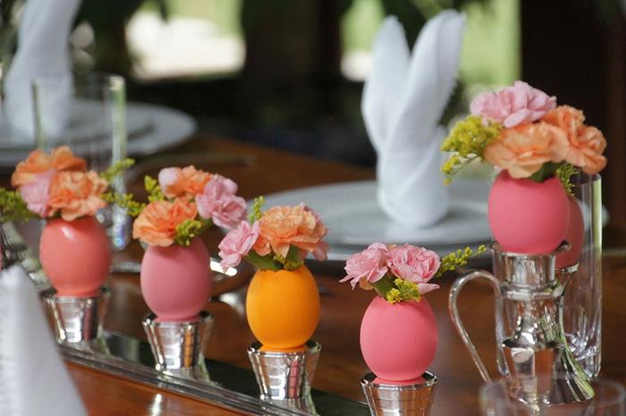 dekoracje stołu wielkanoc dekoracje stołu wielkanoc pomysły pisanki wazony pomarańczowy różowy wiosenne kwiaty