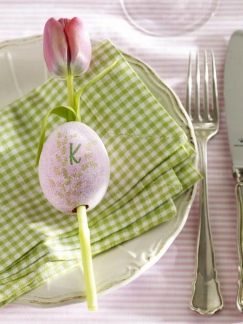décoration de table pour pâques tissu à carreaux rose tulipe