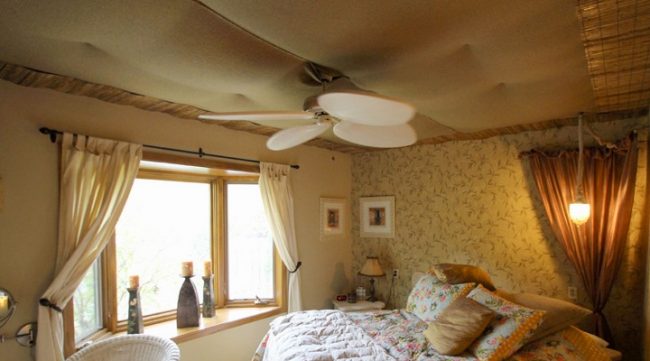 Spannstoffdecke wird dem Schlafzimmer Gemütlichkeit verleihen